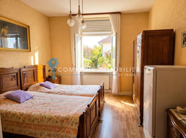Maison
                                                                                                                                                                                                                                                                                                                        6 pièce(s)                                                                                                                                                                                                          3 chambre(s)                                                                                                                                                                                                          177  m²