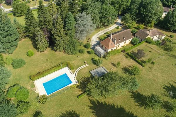 Vente Maison 8 pièces 230 m2 à Gourdon