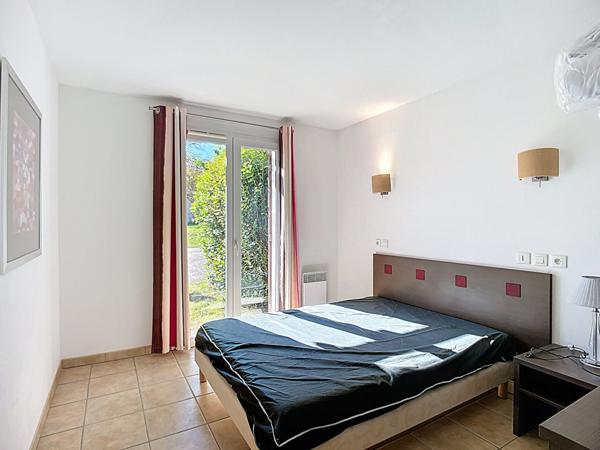 Appartement T3 plain-pied, libre de bail en résidence de tourisme avec piscine, proche Nérac