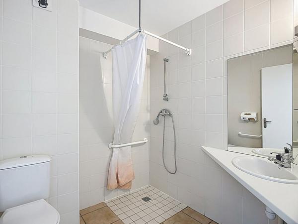 Appartement T3 plain-pied, libre de bail en résidence de tourisme avec piscine, proche Nérac