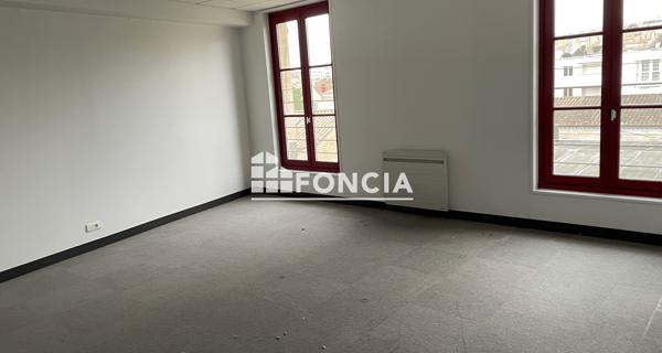 À vendre Appartement 4 pièces 318 m² - Niort 79000