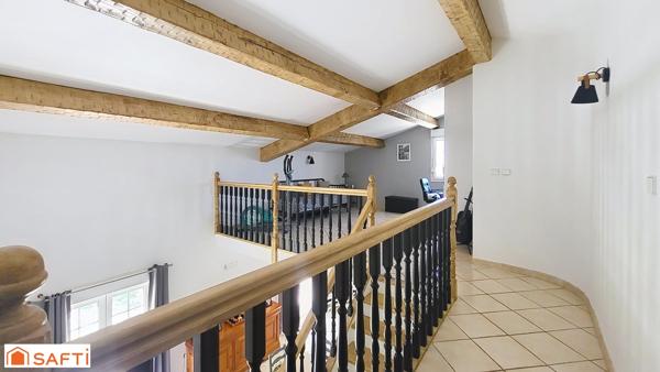Maison avec piscine Diffazur et double garage dans secteur prisé