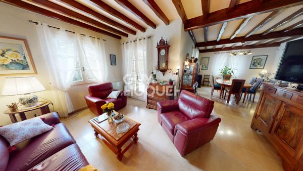 A VENDRE - Propriété 4 chambres de 160 m² avec piscine - AOUSTE SUR SYE 26400