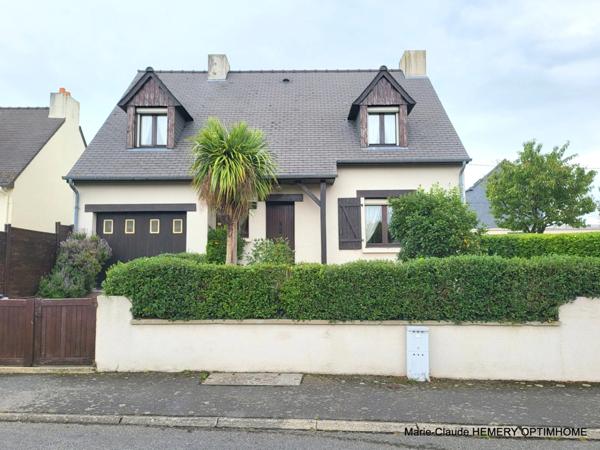 La Richardais, commerces à pied, Maison de 103m² sur jardin clos de 419m², séjour cheminée, véranda, 3 chambres.