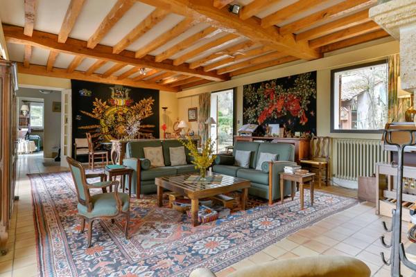 EXCLUSIVITÉ - Saint-Cyr-au-Mont-d’Or - Maison de 197,63 m² – Terrain de 5318 m² - 4 Chambres