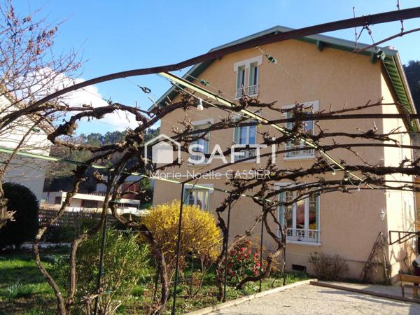 Maison de maître rénovée avec gîte, piscine et terrain arboré dans la Vallée de l'Eyrieux