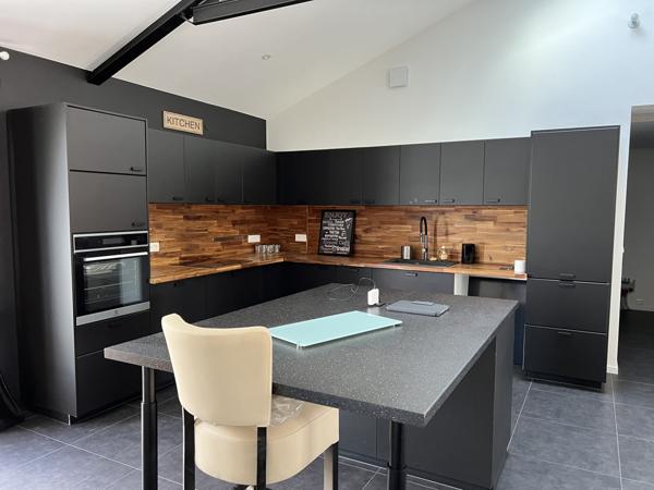 DUPLEX 7 PIECES 156M2 AU COEUR DE MACHECOUL AVEC TERRASSE ET JARDIN