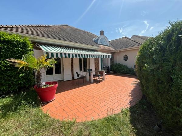 Maison
         8 pièces
        - 190 m² Exclusivité 749 000 € *