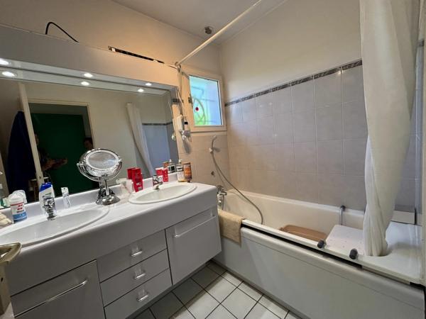 Maison
         8 pièces
        - 190 m² Exclusivité 749 000 € *