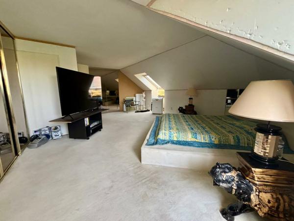 Maison
         8 pièces
        - 190 m² Exclusivité 749 000 € *