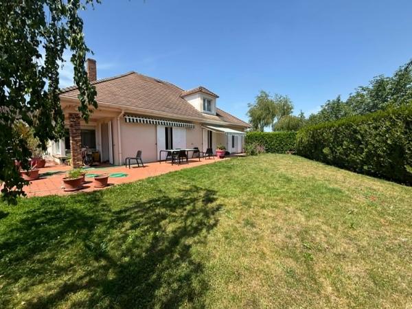 Maison
         8 pièces
        - 190 m² Exclusivité 749 000 € *
