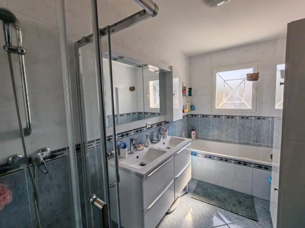 MAISON 113 M2 UTILE + ABRI  VOITURE 38M2 + GARAGE 15M2