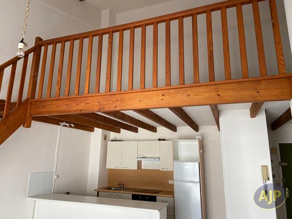 Appartement à louer Saintes : 3 pièces, 74m² avec 2 chambre(s) à 710€ - AJP Immobilier Saintes