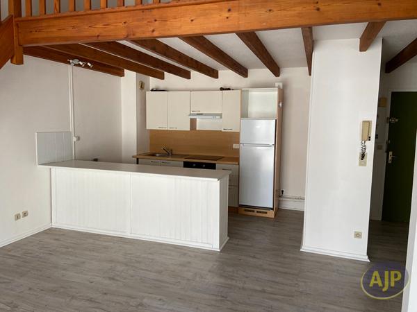 Appartement à louer Saintes : 3 pièces, 74m² avec 2 chambre(s) à 710€ - AJP Immobilier Saintes
