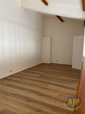 Appartement à louer Saintes : 3 pièces, 74m² avec 2 chambre(s) à 710€ - AJP Immobilier Saintes