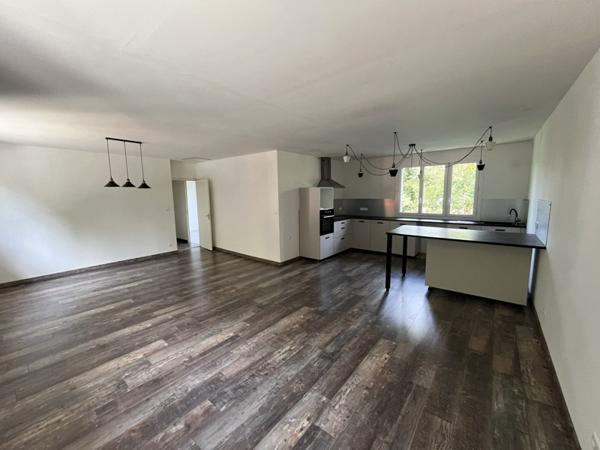 Appartement à louer 630 € CC ST MARTIAL DE VALETTE 5 p 116 m² DPE D