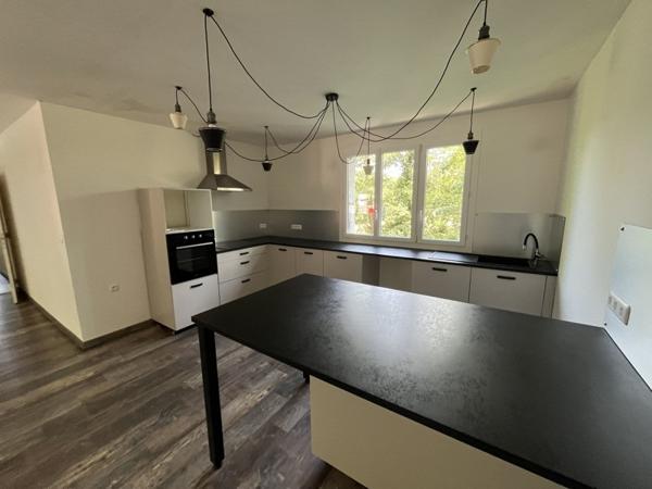 Appartement à louer 630 € CC ST MARTIAL DE VALETTE 5 p 116 m² DPE D
