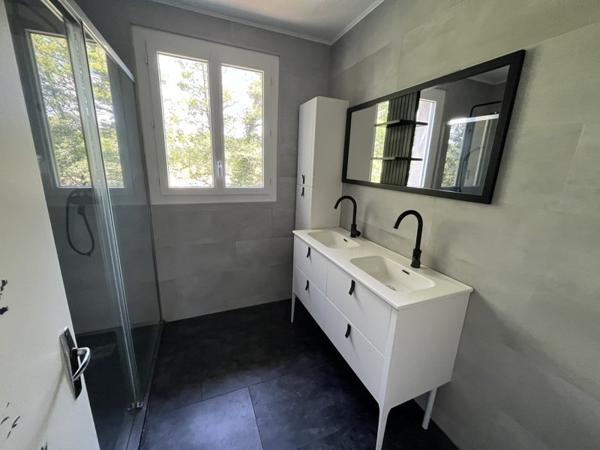 Appartement à louer 630 € CC ST MARTIAL DE VALETTE 5 p 116 m² DPE D