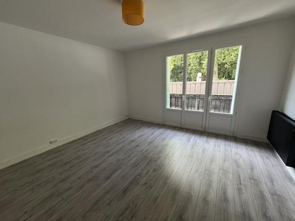 Appartement à louer 630 € CC ST MARTIAL DE VALETTE 5 p 116 m² DPE D