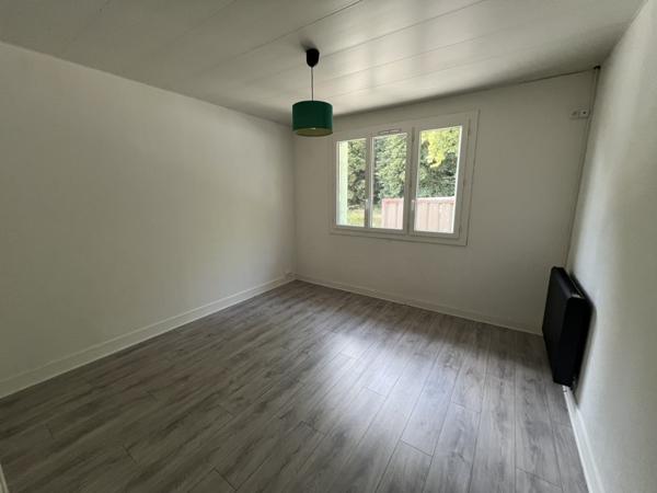 Appartement à louer 630 € CC ST MARTIAL DE VALETTE 5 p 116 m² DPE D