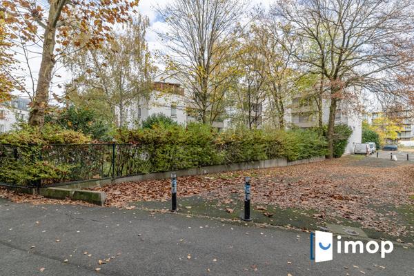 Lumineux 2 pièces avec extérieur et parking