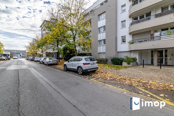 Lumineux 2 pièces avec extérieur et parking