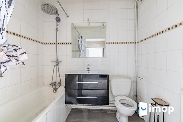 Lumineux 2 pièces avec extérieur et parking