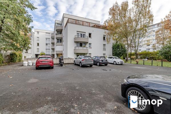 Lumineux 2 pièces avec extérieur et parking