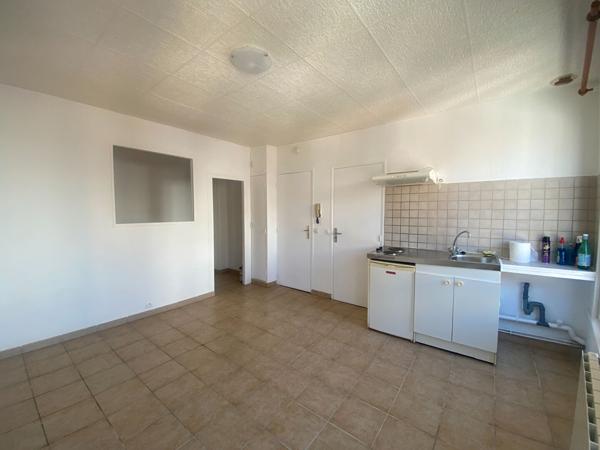 Appartement Corbeil Essonnes 1 pièce(s) 23.61 m2