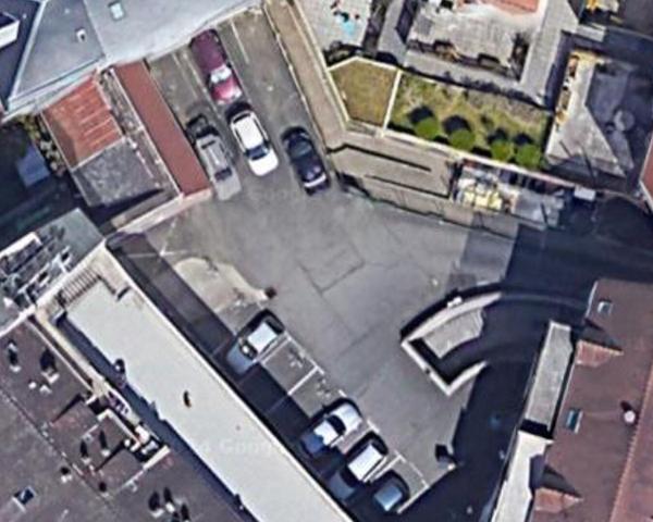 UN ENSEMBLE DE 12 PLACES DE PARKINGS HYPER CENTRE