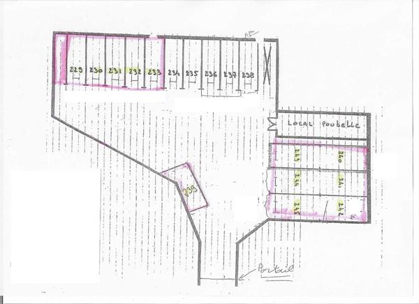 UN ENSEMBLE DE 12 PLACES DE PARKINGS HYPER CENTRE