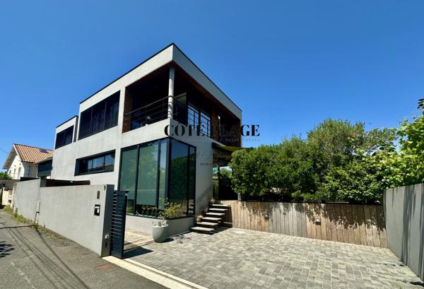 Vaux-sur-Mer (17640) Lignes épurées et horizon bleu – Villa moderne à deux pas des plages à 997 500 € HAI