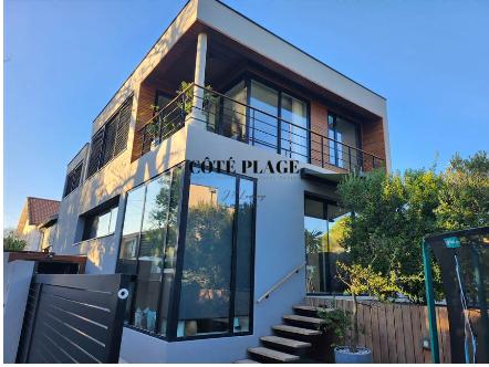 Vaux-sur-Mer (17640) Lignes épurées et horizon bleu – Villa moderne à deux pas des plages à 997 500 € HAI