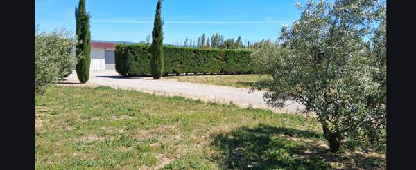 Superbe terrain de loisir avec Hangar