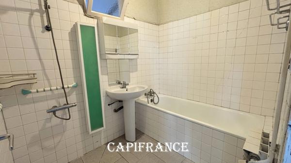 Maison charentaise en pierre à rénover - 9 pièces - 190 m² habitables - 5 chambres - Dépendances & Grenier Réhabilitable - MORAGNE (17)