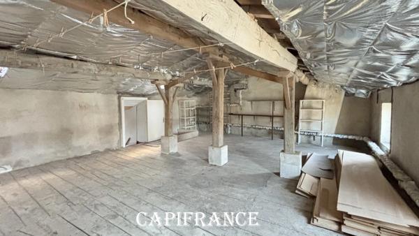 Maison charentaise en pierre à rénover - 9 pièces - 190 m² habitables - 5 chambres - Dépendances & Grenier Réhabilitable - MORAGNE (17)
