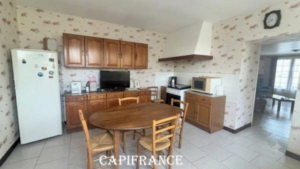 Maison charentaise en pierre à rénover - 9 pièces - 190 m² habitables - 5 chambres - Dépendances & Grenier Réhabilitable - MORAGNE (17)