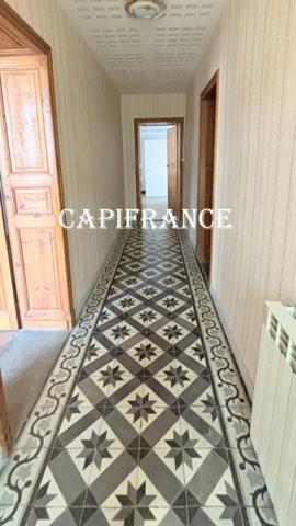 Maison charentaise en pierre à rénover - 9 pièces - 190 m² habitables - 5 chambres - Dépendances & Grenier Réhabilitable - MORAGNE (17)