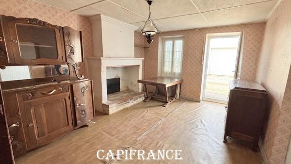 Maison charentaise en pierre à rénover - 9 pièces - 190 m² habitables - 5 chambres - Dépendances & Grenier Réhabilitable - MORAGNE (17)