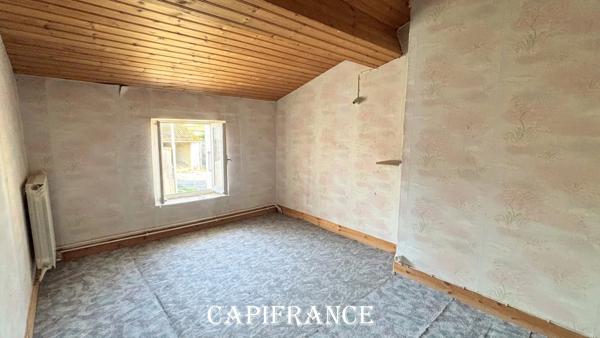 Maison charentaise en pierre à rénover - 9 pièces - 190 m² habitables - 5 chambres - Dépendances & Grenier Réhabilitable - MORAGNE (17)