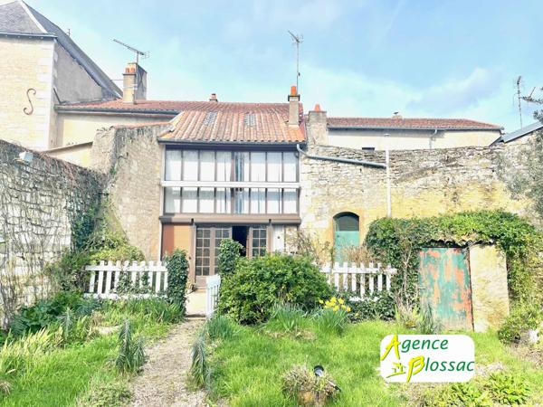 MAISON DE VILLE AVEC JARDIN et DEPENDANCES -Centre MIREBEAU