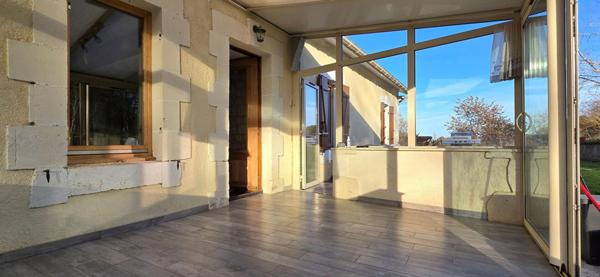 Maison en pierre avec parc