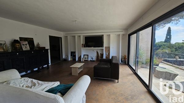 Maison 7 pièces de 270 m² à Grimaud (83310)