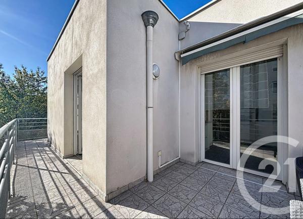 Appartement F4 à vendre  4 pièces - 69 m 2   CLERMONT FERRAND  - 63
