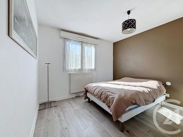 Appartement F4 à vendre  4 pièces - 69 m 2   CLERMONT FERRAND  - 63