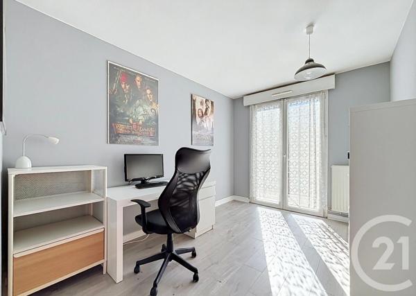 Appartement F4 à vendre  4 pièces - 69 m 2   CLERMONT FERRAND  - 63