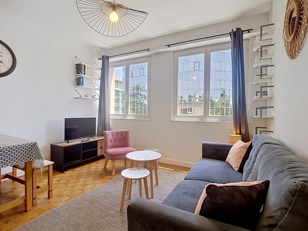 A LOUER PAU Avenue des Lilas - Appartement T4 meublé avec avec balcon au dernier étage d'une résidence sécurisée