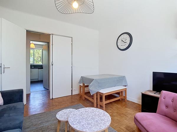 A LOUER PAU Avenue des Lilas - Appartement T4 meublé avec avec balcon au dernier étage d'une résidence sécurisée