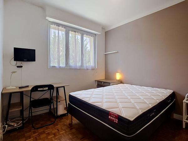 A LOUER PAU Avenue des Lilas - Appartement T4 meublé avec avec balcon au dernier étage d'une résidence sécurisée
