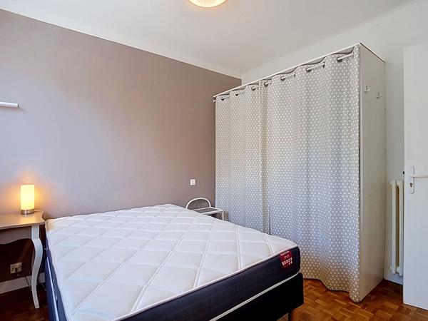 A LOUER PAU Avenue des Lilas - Appartement T4 meublé avec avec balcon au dernier étage d'une résidence sécurisée